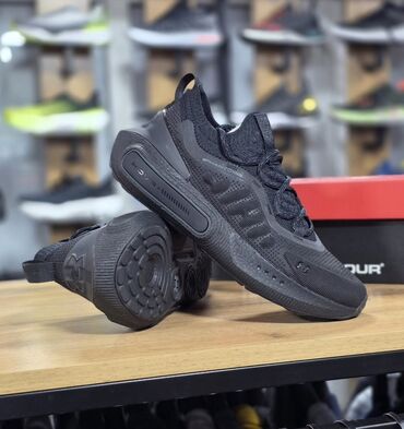 зимние термо кроссовки мужские: Мужские кроссовки, 42.5, Under Armour, Новый, цвет - Черный, Самовывоз, Платная доставка