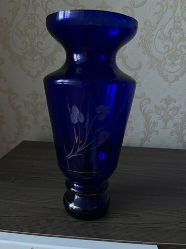 Vazalar: Bir vaza — 12