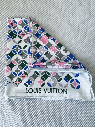 часы louis vuitton в Кыргызстан | СУМКИ: Louis Vuitton L (40), цвет - Голубой, Деловое