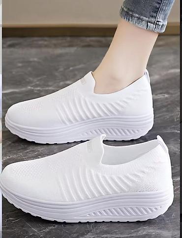 слипоны кеды: Легкие slip-on кроссовки/кеды белого цвета. - Верх: бесшовный — 1