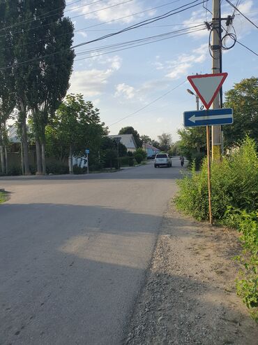 полдома бишкек продажа: Дом, 60 м², 3 комнаты, Собственник, Старый ремонт