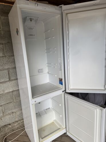 Холодильники: Холодильник Indesit, Требуется ремонт, Двухкамерный, 2000 *