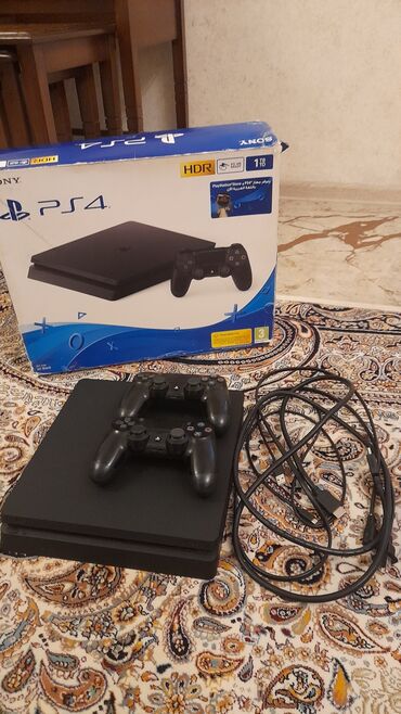 folksvagen golf 1 4: Ps 4 slim 1 tb Çox ideal vəziyyətdə ps4 slim modeli.İçərisində oyun