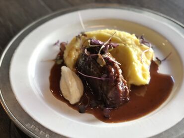 Повара: Шеф повар богатый опыт работы более 12 лет. Работал в Москве элитных — 20