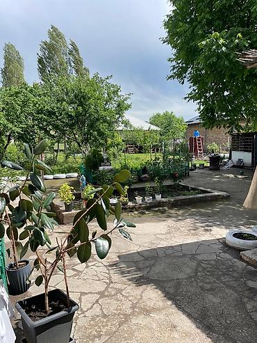 Продажа коттеджей и домов: Продаётся частный дом с большим участком и благоустроенным двором. - — 4
