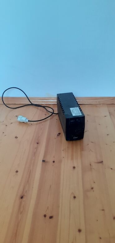 Masaüstü kompüterlər və iş stansiyaları: UPS (fasiləsiz enerji təchizatı) cihazı - Şəbəkə kəsintilərində