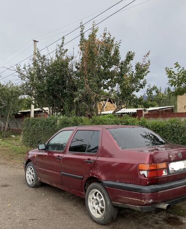 вента капот: Volkswagen Vento: 1992 г., 1.8 л, Механика, Бензин, Седан