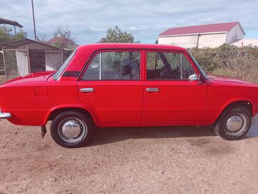 VAZ (LADA): VAZ 2101 (Jiquli) sedan – qırmızı rəng. Xüsusiyyətlər və təchizat: - — 13