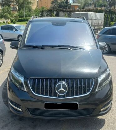Qara rəngli Mercedes-Benz V-Class Minivan, geniş interyeri və