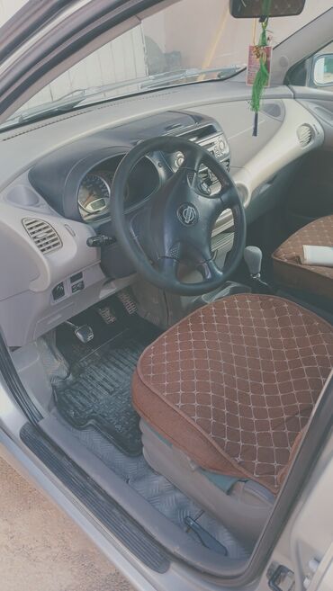 движок на пассат: Nissan Almera Tino, серебристый хэтчбек/минивэн (5 дверей). Основные
