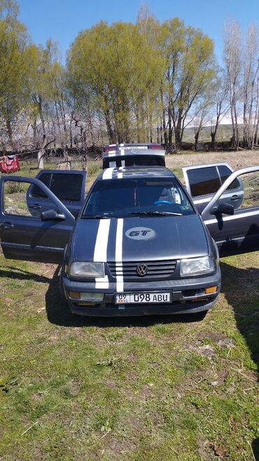лобовое гольф 3: Volkswagen Vento: 1992 г., 2 л, Механика, Бензин, Хэтчбэк