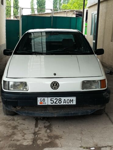 отдам в расрочку: Volkswagen Passat: 1990 г., 1.8 л, Механика, Бензин, Седан