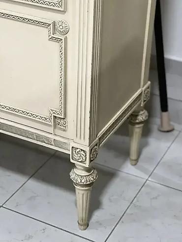 Stilske vitrine: Stilska vitrina Dobro stanje sirina 111 cm dubina 42.5 cm visina 170 — 14