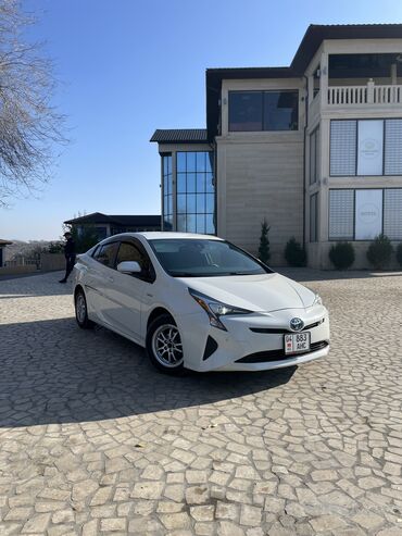 Toyota: Toyota Prius: 2017 г., 1.8 л, Автомат, Гибрид, Седан