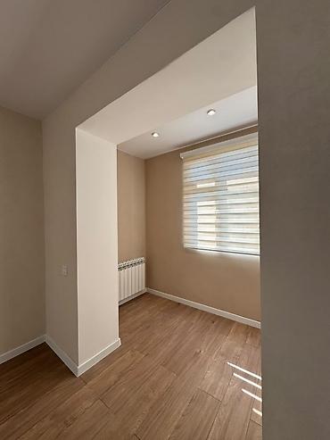 emlak agentliyi: Bakı, Bakıxanov qəs., 3 otaqlı, Köhnə tikili, 60 kv. m — 3