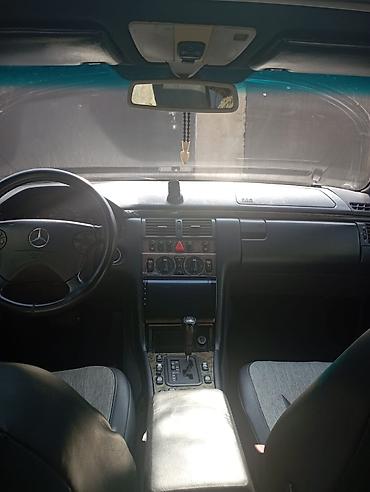 mercedes şəkilləri: Mercedes-Benz E-Class: 2.3 l | Sedan — 3