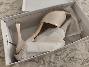 miu miu papuce cena: NOVO. Elegantne ženske sandale na štiklu u nude/bež nijansi. Model je — 2