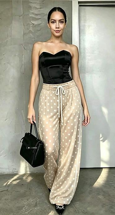 dsquared sorc: Pantalone
Cena 2600
Uni vel.
V20 — 2
