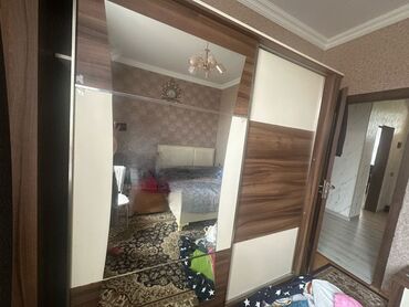 Otaq qapıları: Dolab satilir. *Qiymeti 205 Azn*. Hec bir problemi yoxdu Hezi