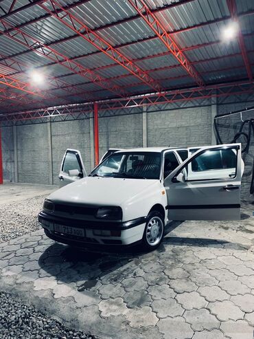 сдаю в аренду авто с последующим выкупом: Volkswagen Golf: 1993 г., 1.8 л, Механика, Бензин, Хэтчбэк