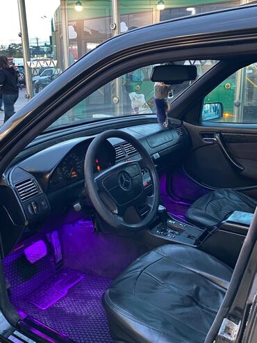 Mercedes-Benz: Mercedes-Benz C-Class: 2.2 l | 1994 il Sedan — 5