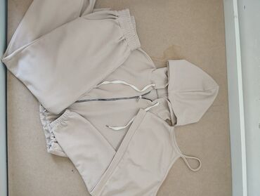 Кофты, свитеры: ВСЕ В ОТЛИЧНОМ СОСТОЯНИИ ! Без запаха, без пятен, без дефектов !!! at lalafo.kg — 4 Кофты, свитеры: ВСЕ В ОТЛИЧНОМ СОСТОЯНИИ ! Без запаха, без пятен, без дефектов !!! — 4