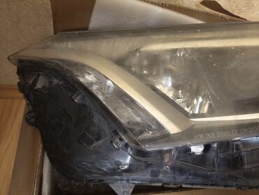 Faralar: Sol, Yaxın və uzaq vuran işıqlar Toyota, 2016 il, Orijinal, ABŞ, İşlənmiş — 3