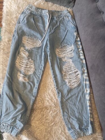 zara duboke pantalone: Guess,original farmarke,m velicina,3000,din