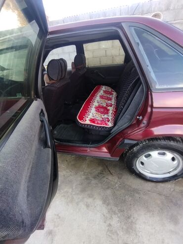 Volkswagen: Volkswagen Passat: 1992 г., 1.8 л, Механика, Бензин, Седан — 12