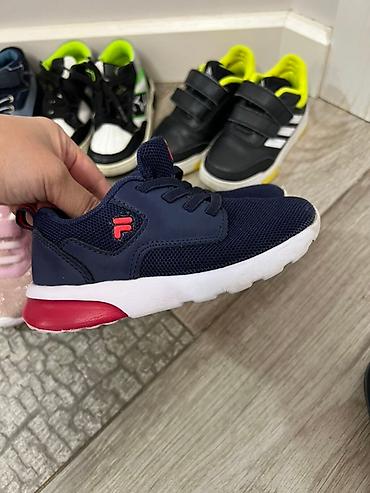 Детская обувь: Продаю!!! Детская обувь, б/у, но очень качественная и дорогая обувь ( — 3