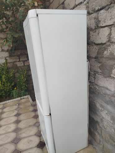 Тарелки: İki kameralı No Frost soyuducu Xüsusiyyətlər: - Üst kamera: soyuducu