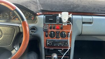 Mercedes-Benz: Mercedes-Benz E-Class: 1998 г., 2.4 л, Механика, Бензин, Седан — 4