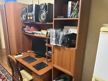 флипчарты меловая настенные: Компьютерный стол с надстройкой и шкафом. Стол выполнен в классическом