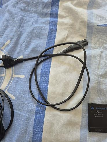 PS2 & PS1 (Sony PlayStation 2 & 1): Sony PlayStation 2 Slim komplekti Paketə daxildir: - PS2 Slim konsolu — 2