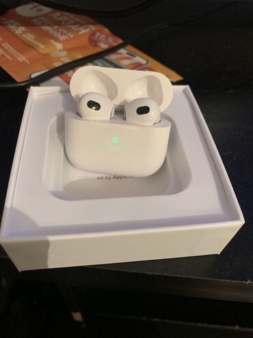 кейсы для наушников: Беспроводные наушники Apple AirPods (серия с укороченными «ножками») в