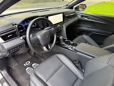 мини электро: Toyota Camry: 2024 г., 2.5 л, Гибрид, Седан — 7