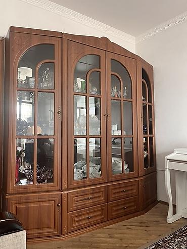 Bufetlər: Klassik üslubda iri vitrinli qonaq otağı dolabı isdeyen gelib — 1