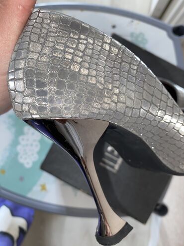 Tuflilər: Tuflilər, Ölçü: 37, rəng - Gümüşü, Yeni — 17