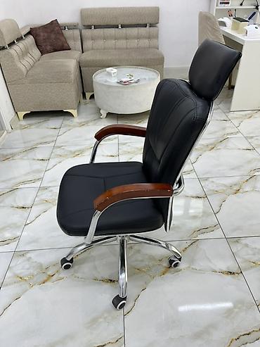 mega mebel: Ofis kreslosu – başaltılı, dərimsi örtüklü - Rəng: qara - Material — 2
