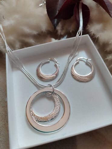new yorker ranac: Set: Earrings, Necklace, Pendant, Material: Silver
