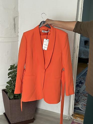 Костюмы: Женский костюм ZARA, ярко-оранжевый. - Состав: жакет и брюки из — 1