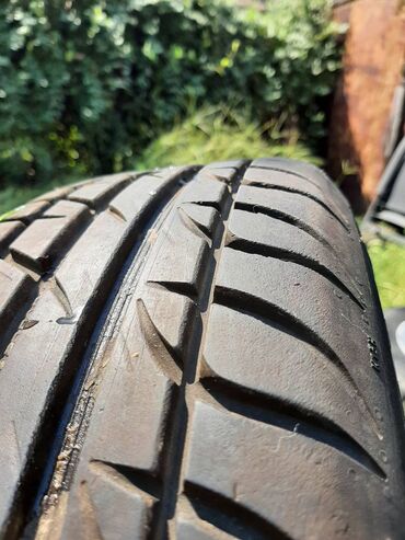 Gume i felne: 4 komada alu felne r15, sa 2 skoro nove i 2 polovne letnje gume. Na — 10