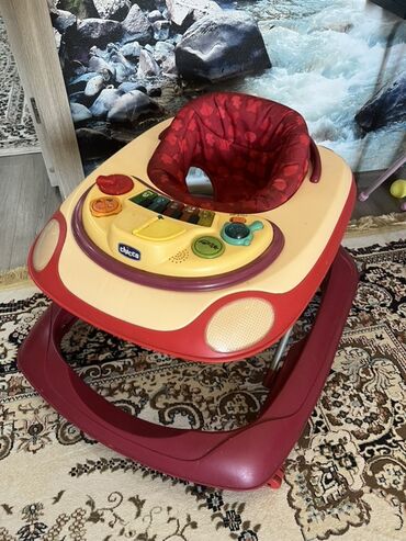 ходунок трансформер: Ходунок Chicco с игровым столиком - Яркая модель в бордово‑бежевых