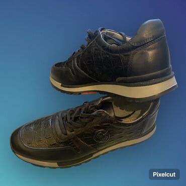 kişilər ucun qacış krossovkaları: Yeni - Tütkiyə ULUS 
Tam orijinal dəri -üz və iç 100% 
Ölçü - 41