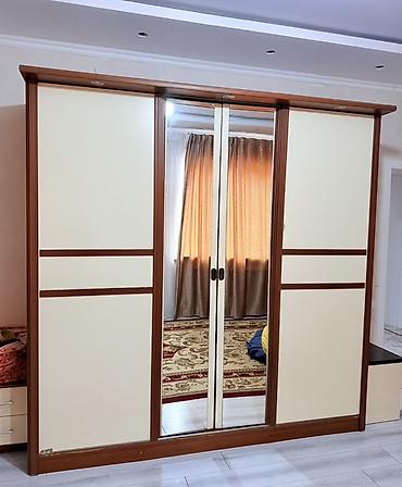 зеркальный стол: Шкаф-купе с зеркалом и тумбой - Материал: ЛДСП с кромкой; фасады — 1