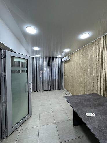 Кеңселерди сатуу 136 м², Ремонтсуз, Көп кабаттуу имарат, 1 кабат