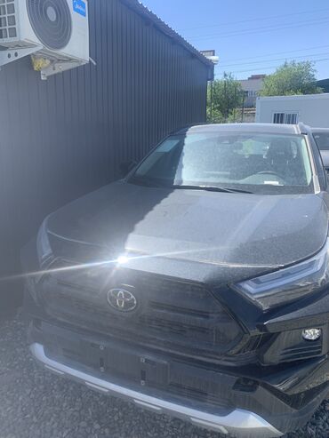 Toyota: 31800$
