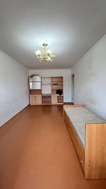 4 комнатные квартиры в бишкеке цена: 2 комнаты, 44 м², 104 серия, 4 этаж, Старый ремонт