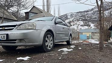 Другие автомобили: Седан серебристого цвета, 4 двери, просторный салон с чехлами на — 9