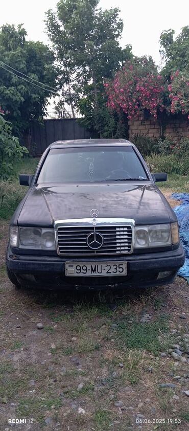 Mercedes-Benz 230: 2.4 л | 1986 г. Седан
